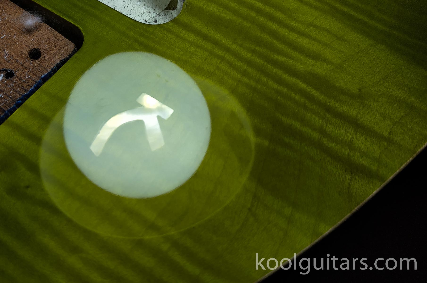 Electric OUD 7 steel strings,headless hardware, fretlessguitar by KOOL Guitars