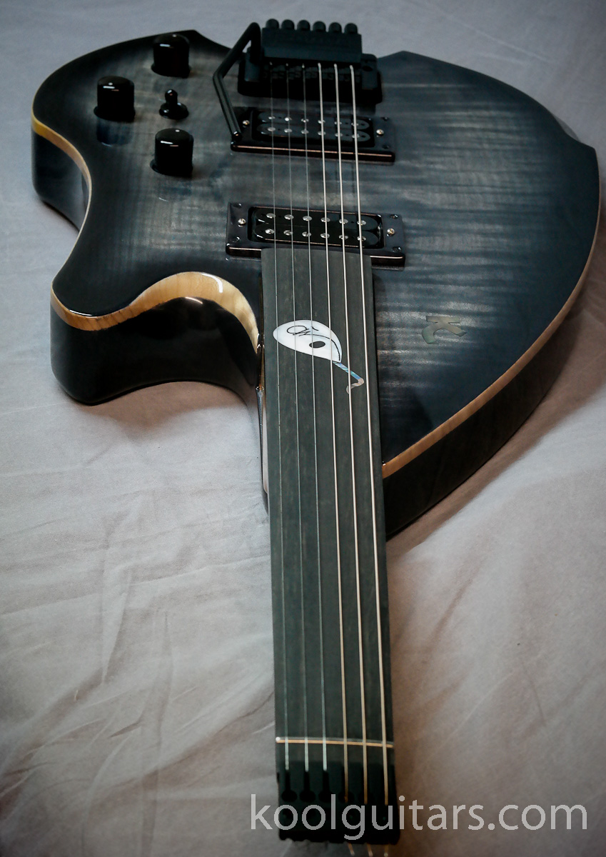custom electric oud 6 strings, tremolo,  tiger maple, wood, custom inlay, chitarra di liuteria elettrica